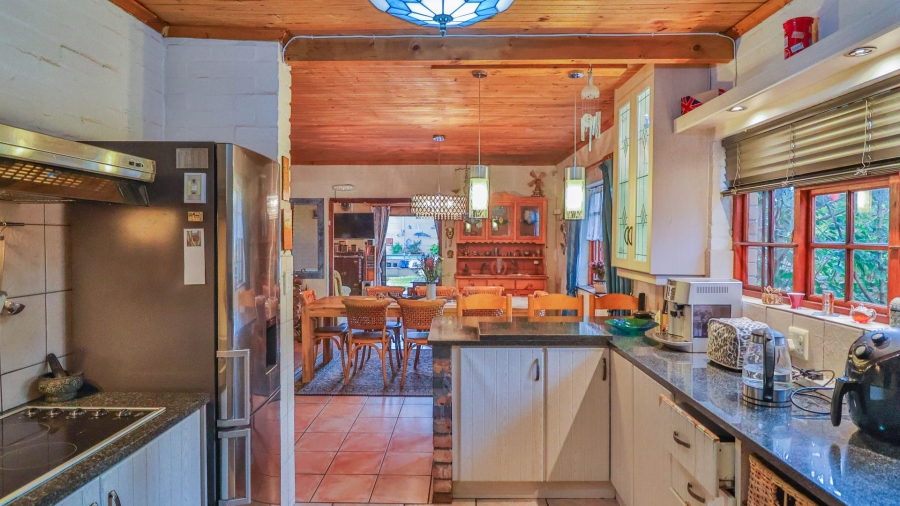 5 Bedroom Property for Sale in Sandbaai Western Cape